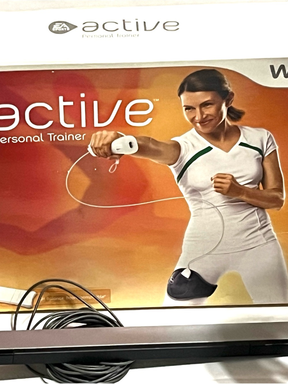 Nintendo White Motion Controller & Active Accessory Bundle - Picture 4 of 16